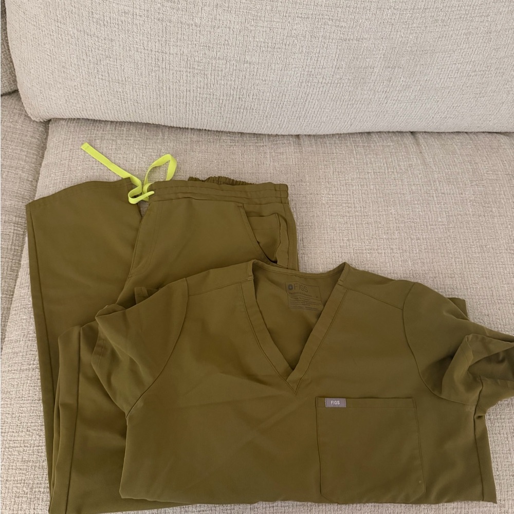 Figs Moss color